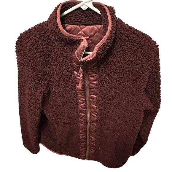 Abercrombie & Fitch size medium Cozy Burgundy Sherpa  and quilted Jacket. - Picture 1 of 4